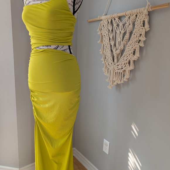 2/$20 Contour cutout maxi Green Fits Xs-S Bodycon  Dress - Picture 4 of 9